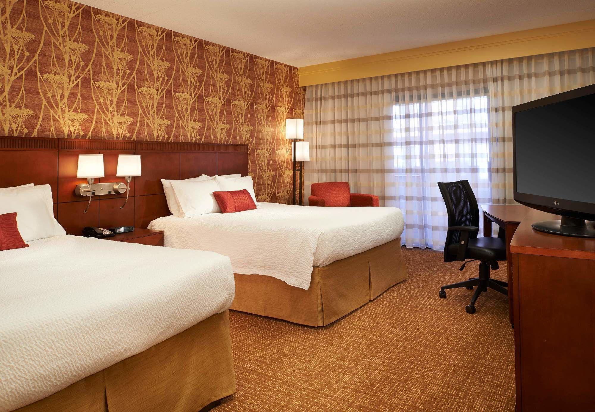 คอร์ทยาร์ด อินเดียนาโพลิส แคสเซิลตัน Hotel ภายนอก รูปภาพ