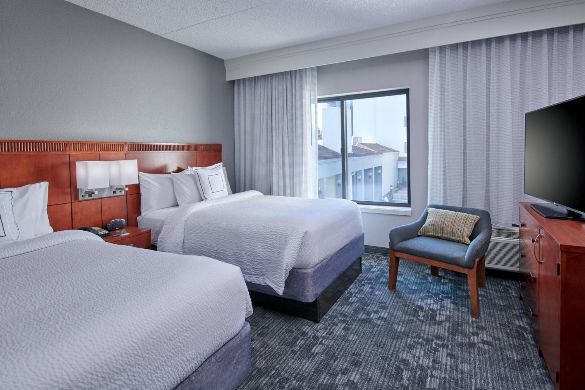 คอร์ทยาร์ด อินเดียนาโพลิส แคสเซิลตัน Hotel ภายนอก รูปภาพ