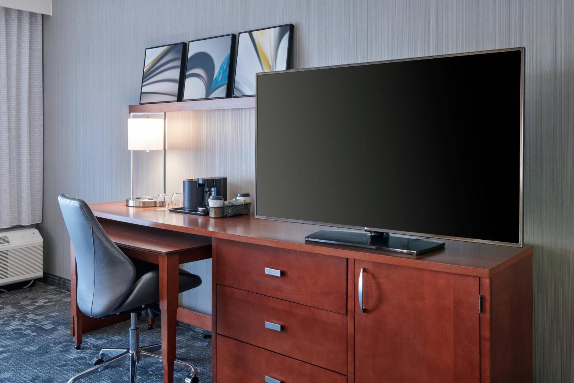 คอร์ทยาร์ด อินเดียนาโพลิส แคสเซิลตัน Hotel ภายนอก รูปภาพ