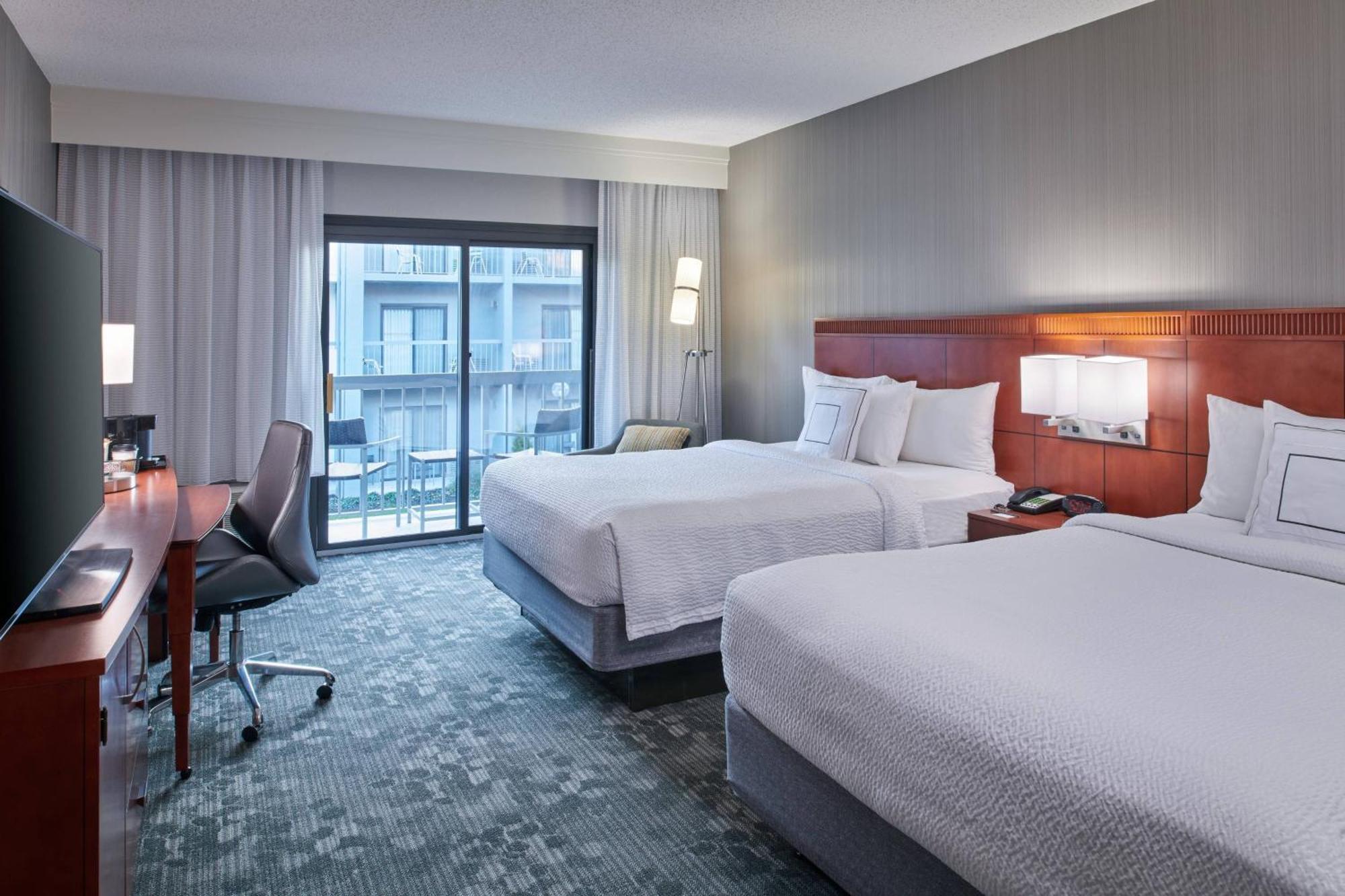 คอร์ทยาร์ด อินเดียนาโพลิส แคสเซิลตัน Hotel ภายนอก รูปภาพ