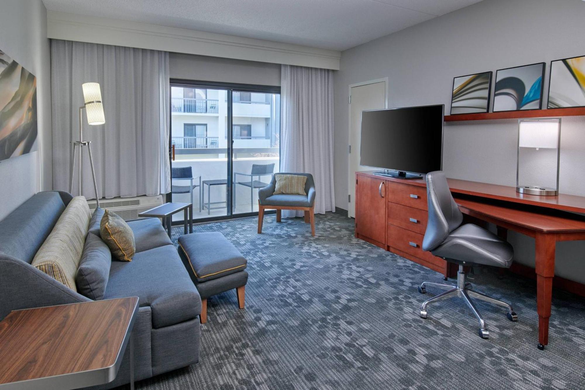 คอร์ทยาร์ด อินเดียนาโพลิส แคสเซิลตัน Hotel ภายนอก รูปภาพ