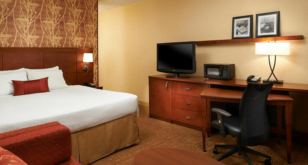 คอร์ทยาร์ด อินเดียนาโพลิส แคสเซิลตัน Hotel ภายนอก รูปภาพ